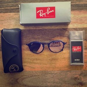 Ray-Ban round mirrored sunglasses in trans blue